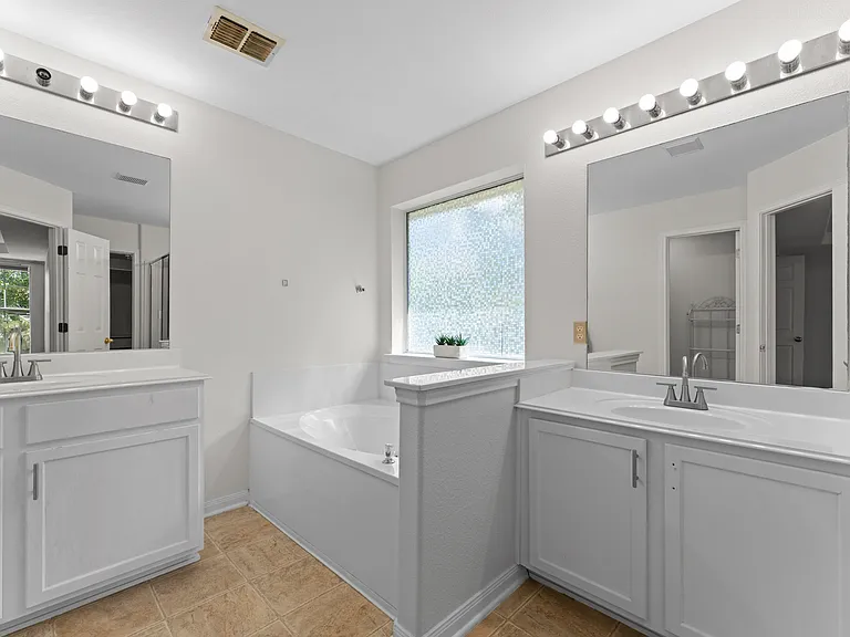 807 Midway Crst — Photo 25