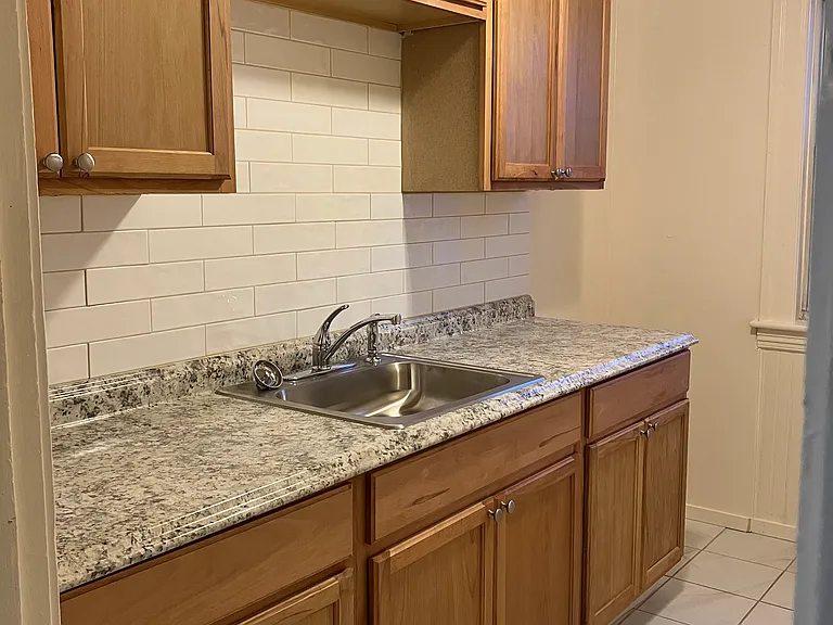 8 Shannon St #3 — Photo 1