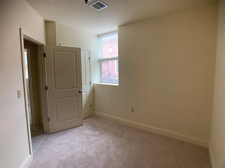 1740 Chestnut St — Photo 47