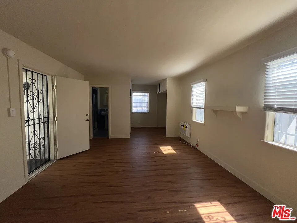 Studio, 400 sqft, $1,650 — Photo 3