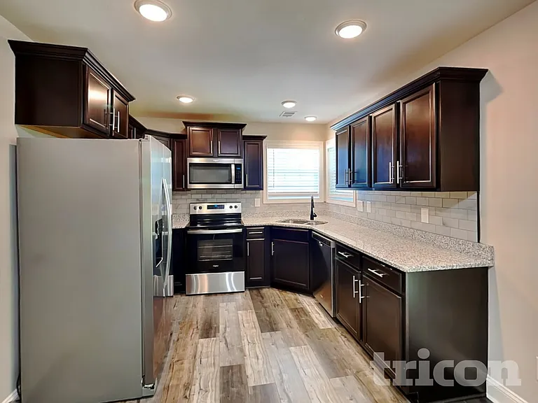 492 Woodtrace Dr — Photo 5