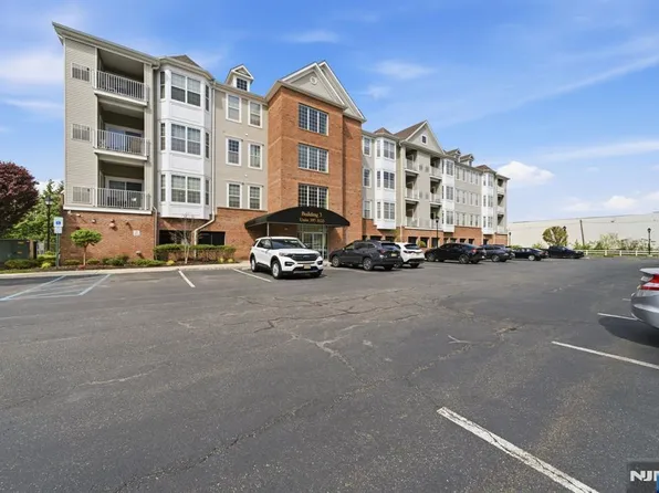 3120 Cory Ln #3120, Elmwood Park, NJ 07407