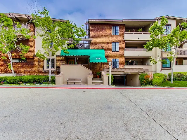 8860 Villa La Jolla Dr #218 — Photo 10