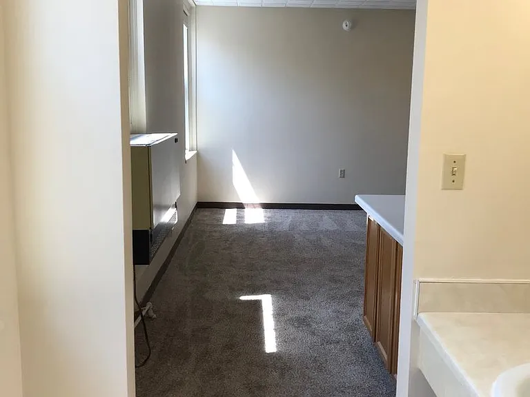 Cass Street Apartments — Photo 14