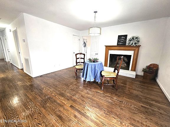 3rd image of 305 Smoky View Rd