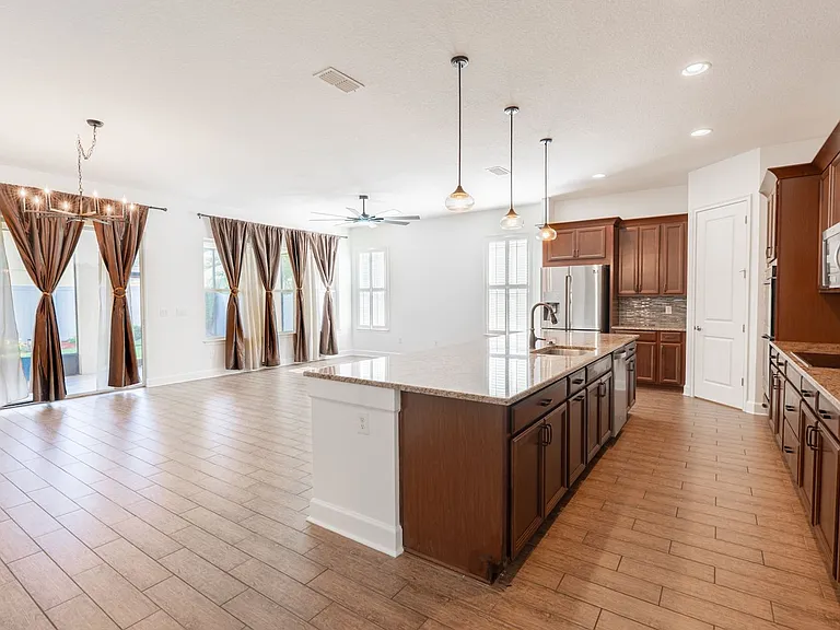 10667 Cardera Dr — Photo 8