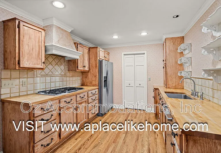 4300 W 111th Ter — Photo 13
