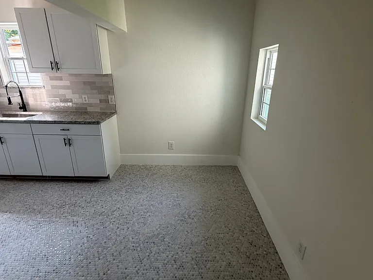 1228 NE 16th St — Photo 7