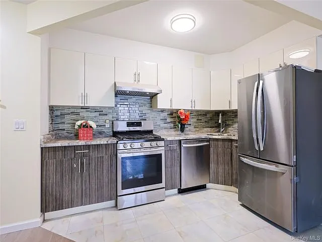 Building Photo - 138-12 Northern Blvd #7F