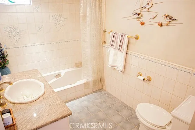 730 Saint James Pl — Photo 8