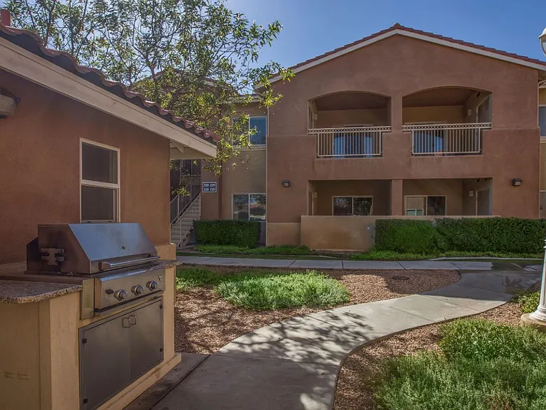 Plumtree Apartments — Photo 10