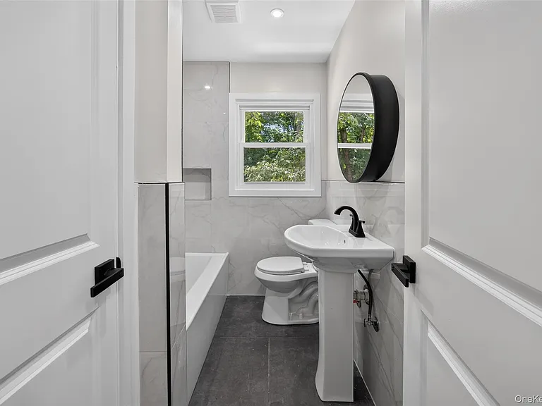 179 Roosevelt Rd — Photo 31