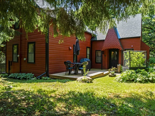 105 Purdons Bay Rd, Lanark Highlands, ON K0G 1M0