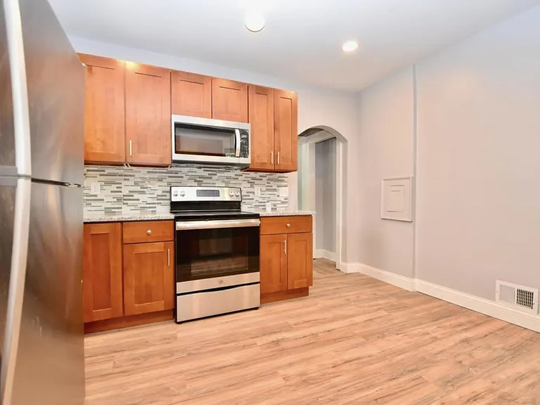 1167 Linwood Ave — Photo 9