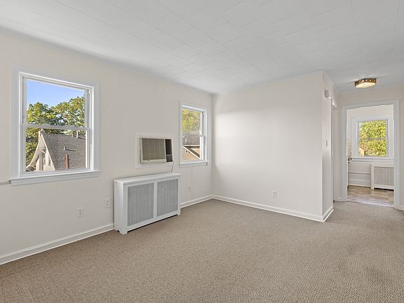 2nd image of 2 Hillside Ct #2