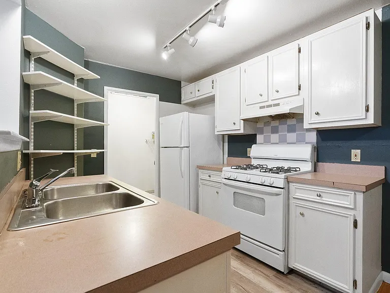 1304 Delano St #A — Photo 7