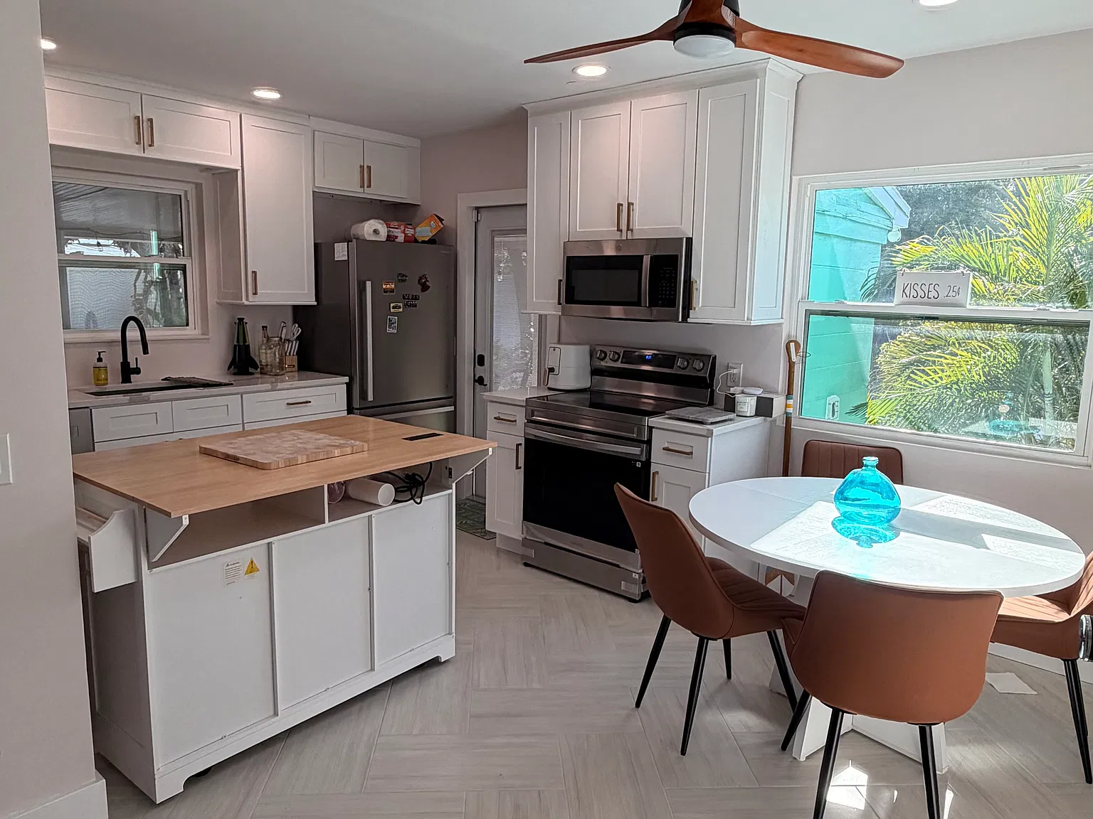 3 bed, 1001 sqft, $3,800 — Photo 3