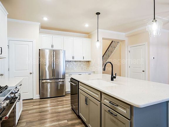 3rd image of 616 Mount Blanc Way
