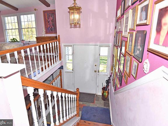 5th image of 618 Camelot Dr