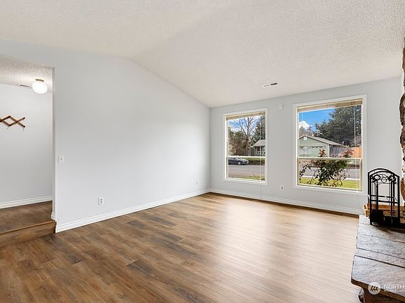 4th image of 1107 SE 147th Street