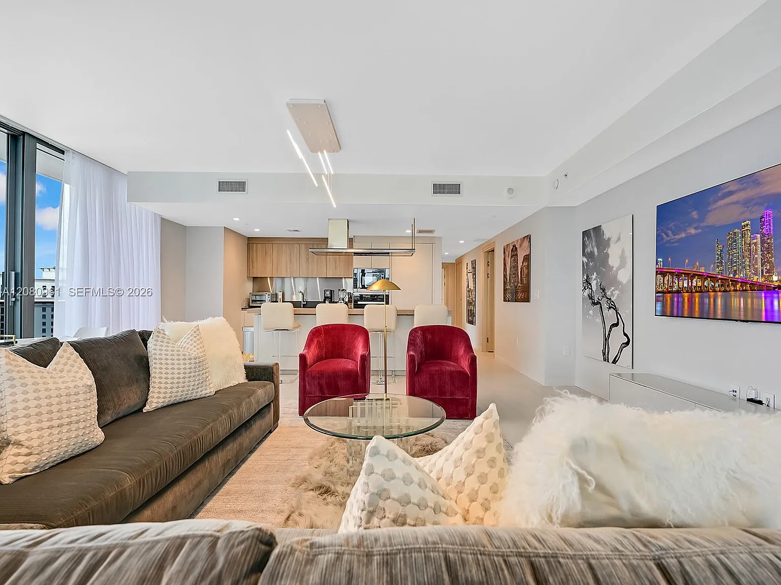 Brickell Flatiron Condo — Photo 1