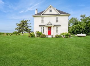 6707 28th Ave, Newhall, IA 52315