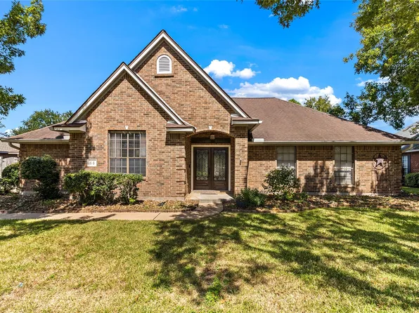 55 Silverlace Ct, Lake Jackson, TX 77566