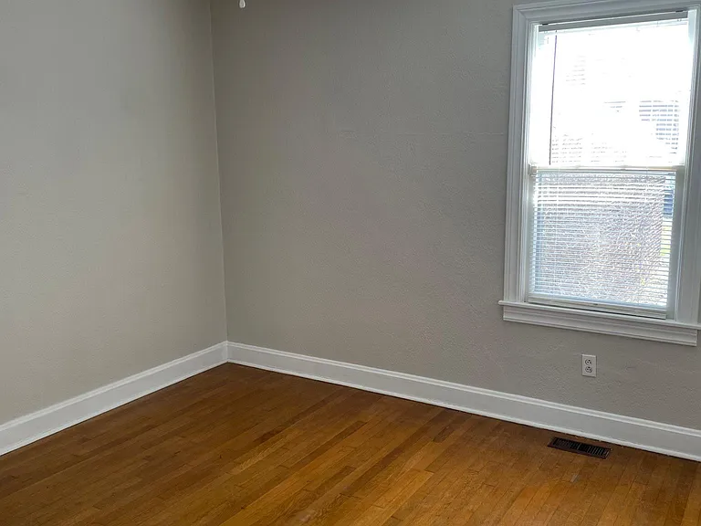 1321 Charleston Ave — Photo 22