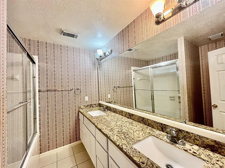 146 Skycrest Dr — Photo 4