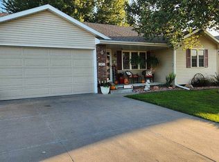 1631 Vavrina Ln, Lincoln, NE 68512