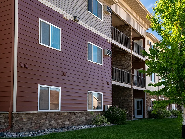 Fargo, ND Urban Plains Apartments | Exterior