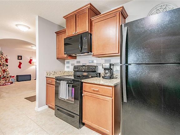 5th image of 2117 Geneva Dr