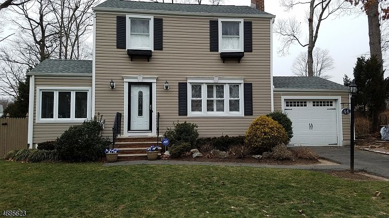 1st image of 44 Lexington Dr