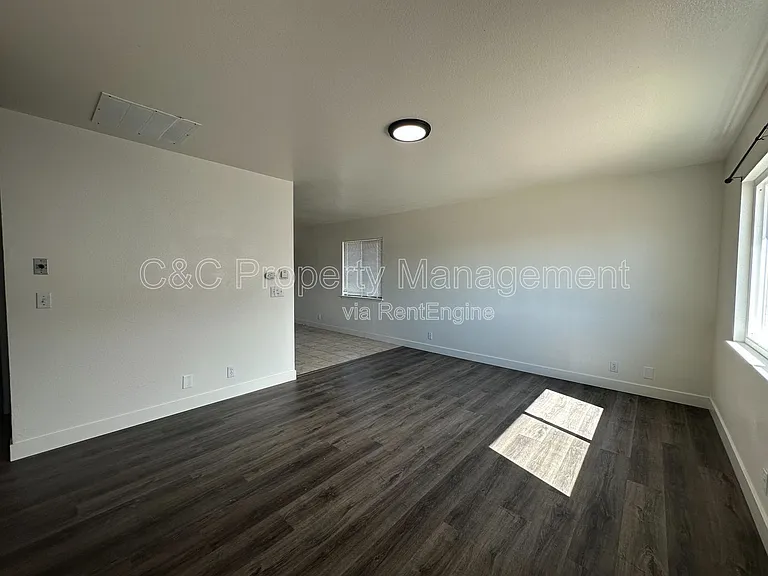 21490 Bear Valley Rd #B — Photo 2