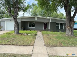 3004 Mayfair Dr, Victoria, TX 77901