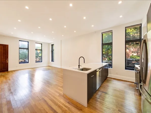 121 Eighth Avenue image 1 of 5