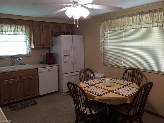 4th image of 555 Belvedere Dr