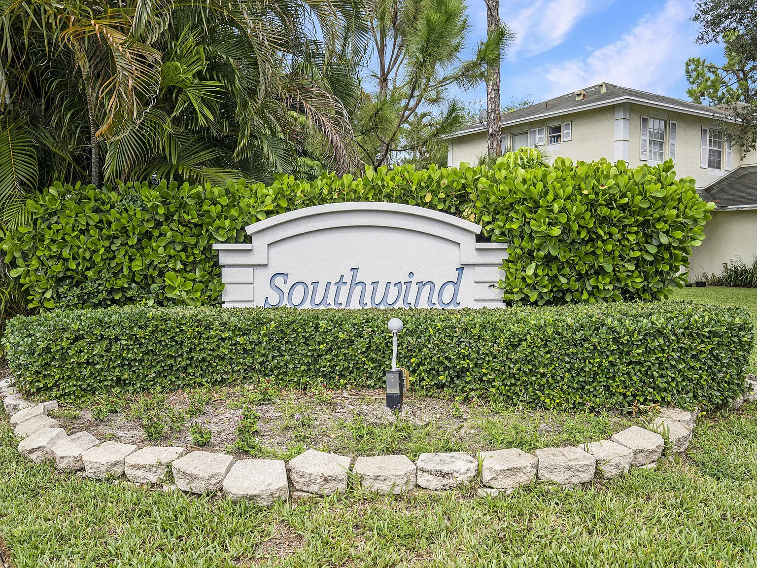 3 bed, 2.5 bath, 1338 sqft, $2,700 — Photo 3