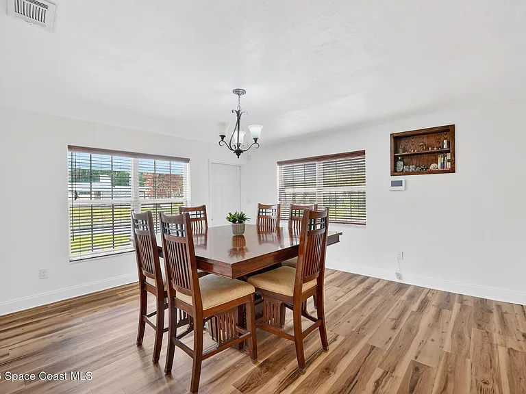 1514 Elm Ter — Photo 4