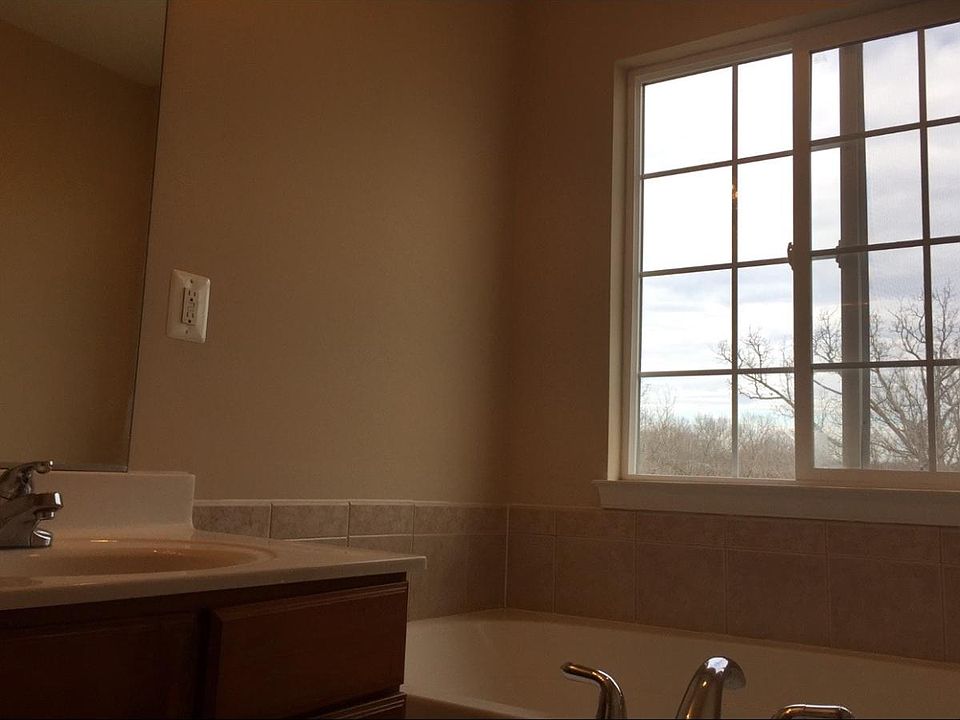 1st image of 212 Raynar Ct #1