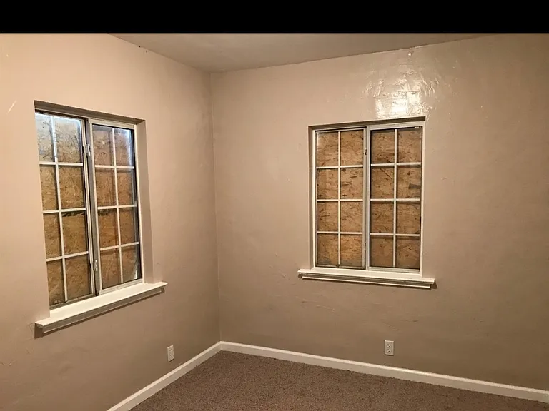909 Woodrow Ave — Photo 2