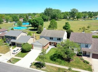 1283 Green Knolls Dr, Buffalo Grove, IL