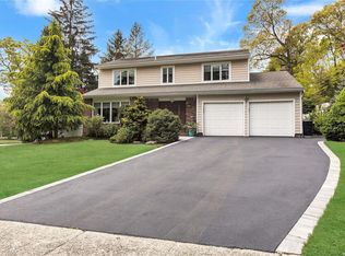 3 Harding St, Smithtown, NY 11787