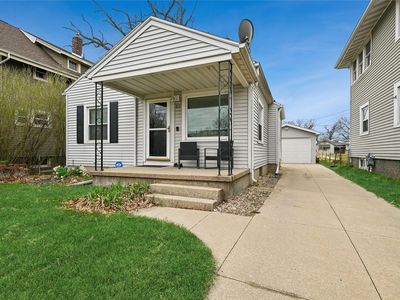 813 Oakland Rd NE, Cedar Rapids, IA, 52402