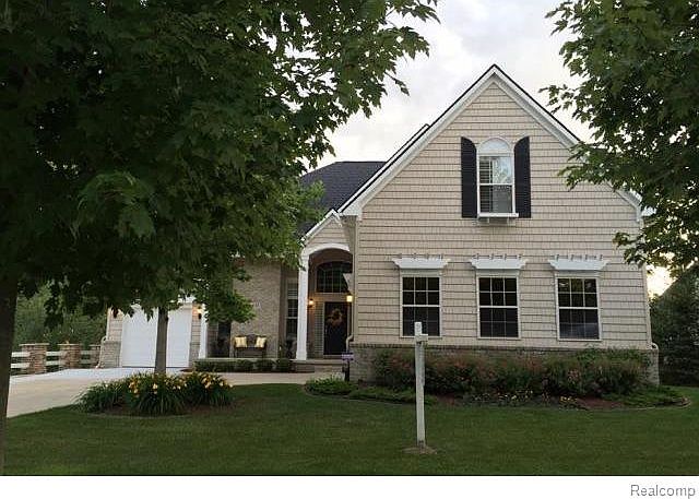 1st image of 435 Amelia Cir