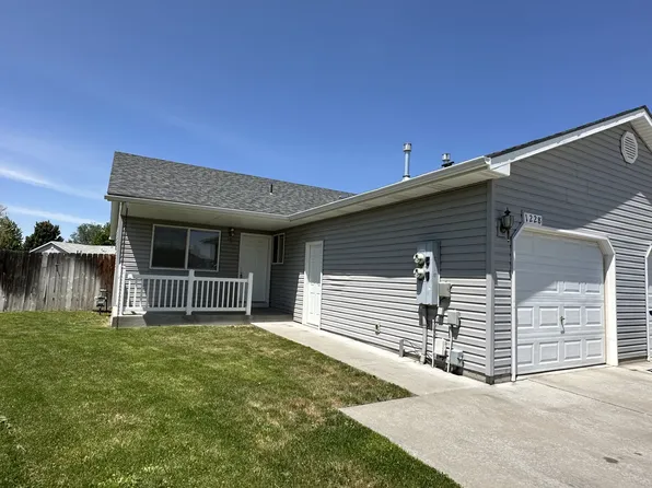 1228 NW Nina Ct, Mountain Home, ID 83647
