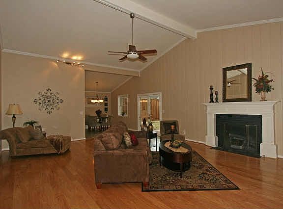 4th image of 9511 Lynngrove Dr