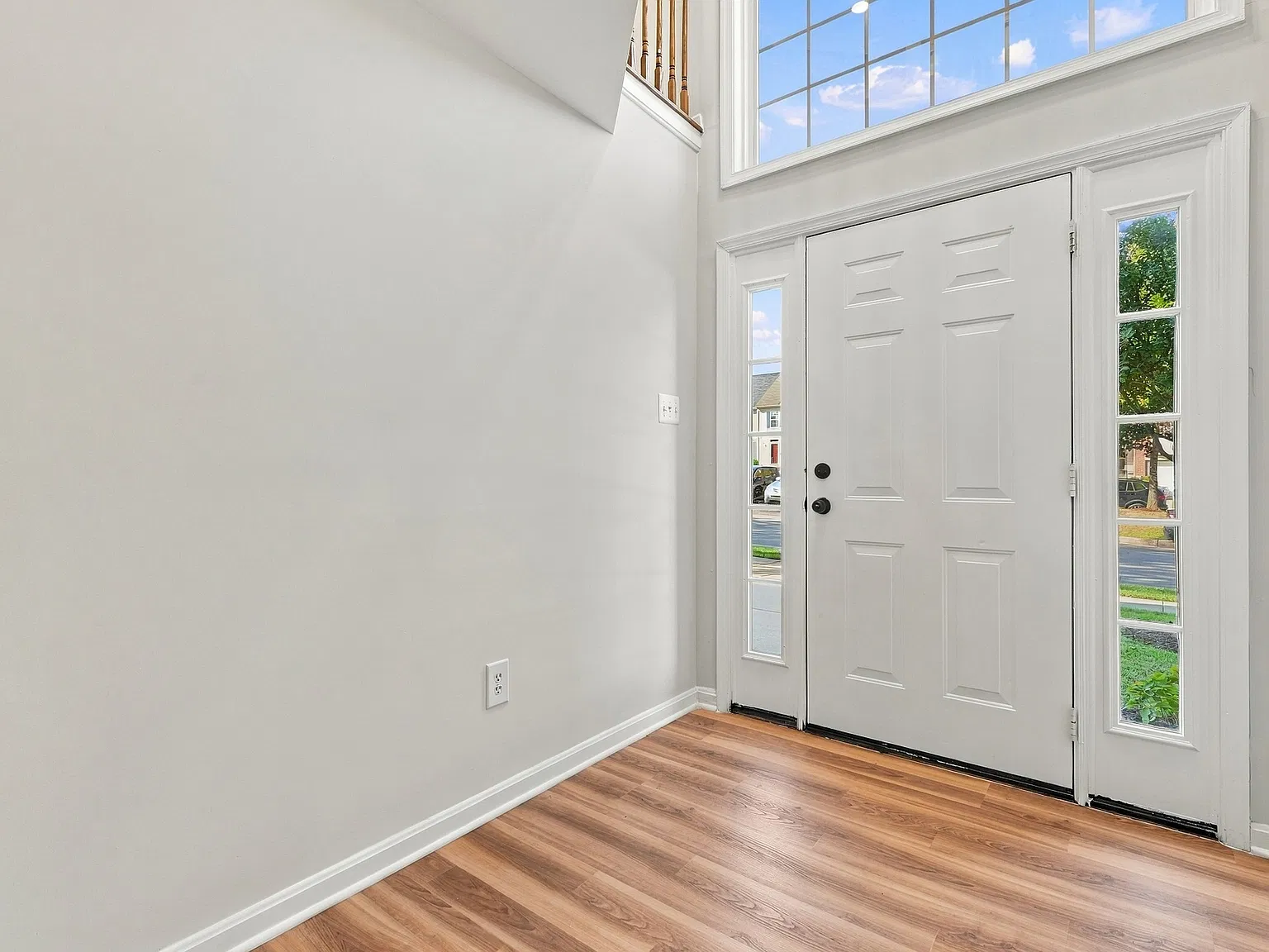 3 bed, 2.5 bath, 2002 sqft, $3,250 — Photo 3