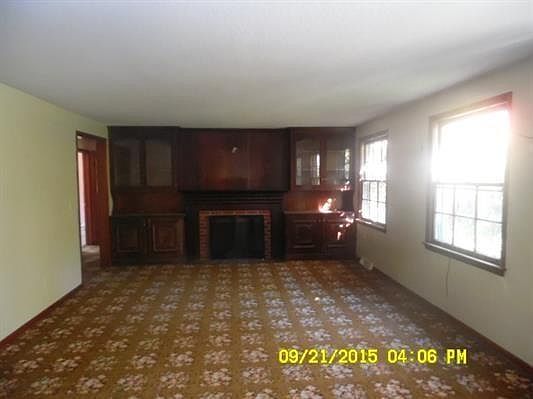 2nd image of 210 Ivy Ln