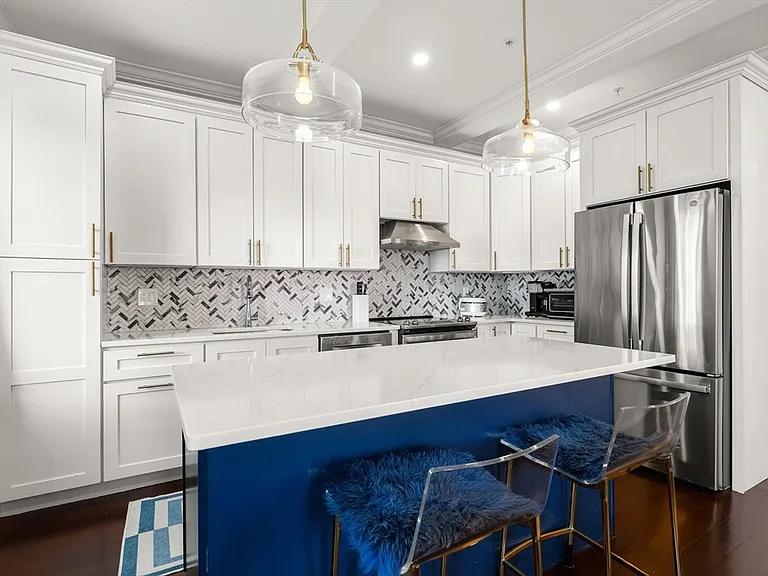 753 E Broadway #B — Photo 1
